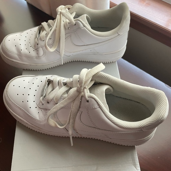 Women’s Air Force 1 Nikes. GUC with box - Picture 2 of 3